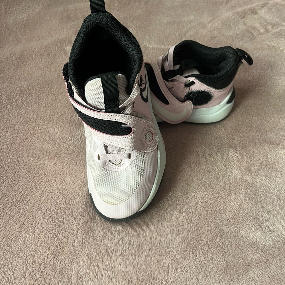 Nike girls sneakers great condition